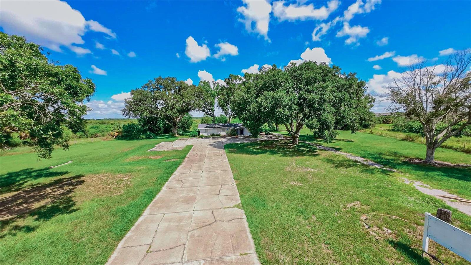 Photo of 1030 CHALET SUZANNE ROAD LAKE WALES FL 33859