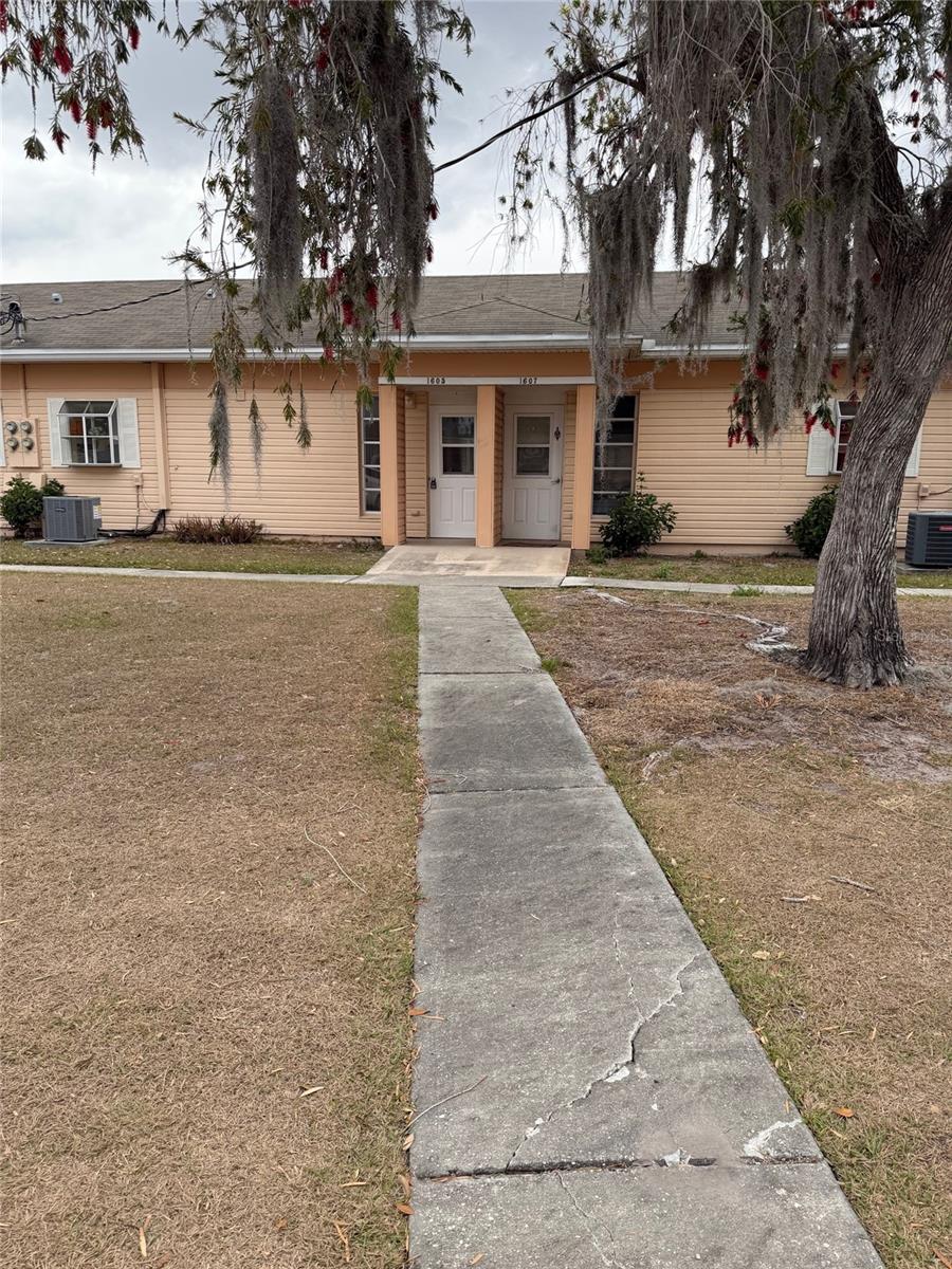 Photo of 1605 CLUB CIRCLE #1605 LAKESHORE FL 33854