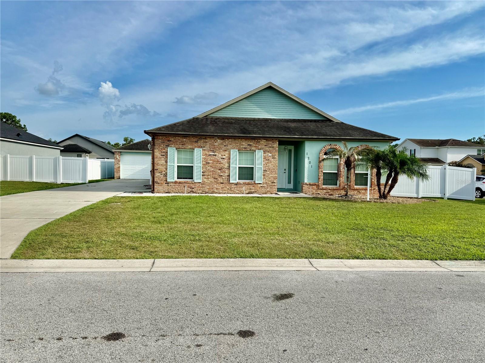 Photo of 1201 LAVENDER JEWEL COURT PLANT CITY FL 33563