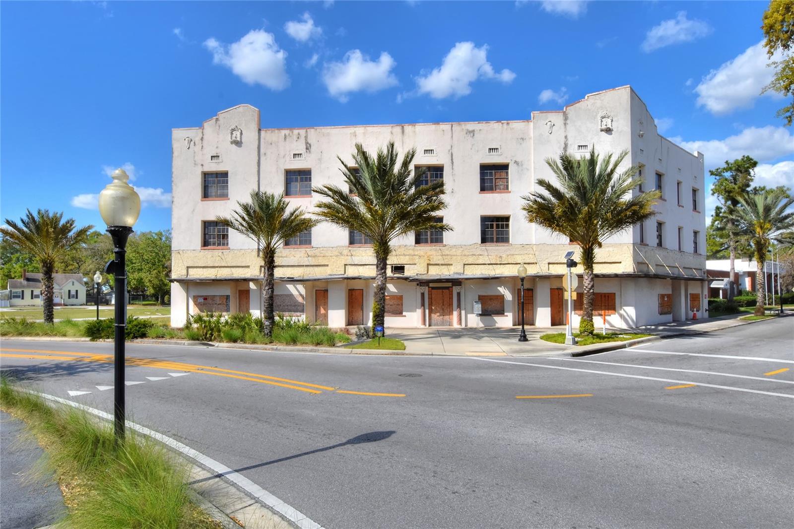 Photo of 206 PILAKLAKAHA AVENUE AUBURNDALE FL 33823