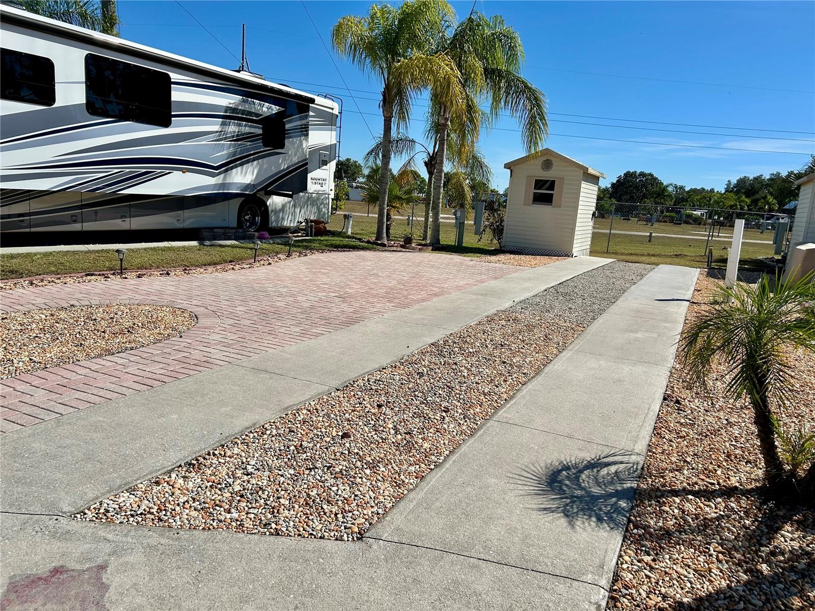 Photo of 2920 FAIRWAY DRIVE BOWLING GREEN FL 33834
