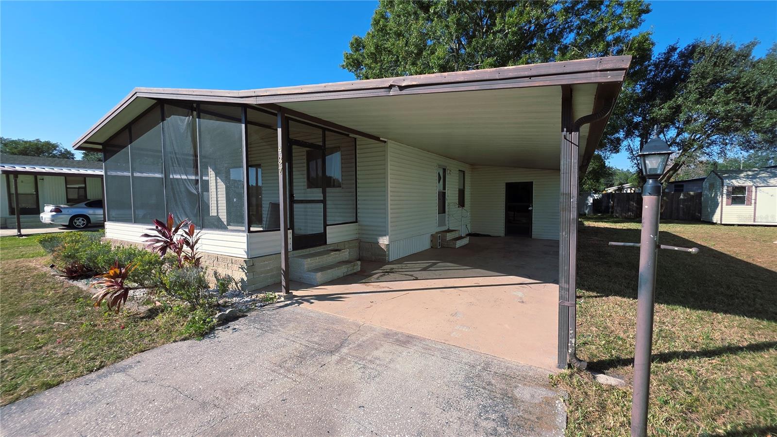 Photo of 437 SKYLINE DRIVE LAKELAND FL 33801