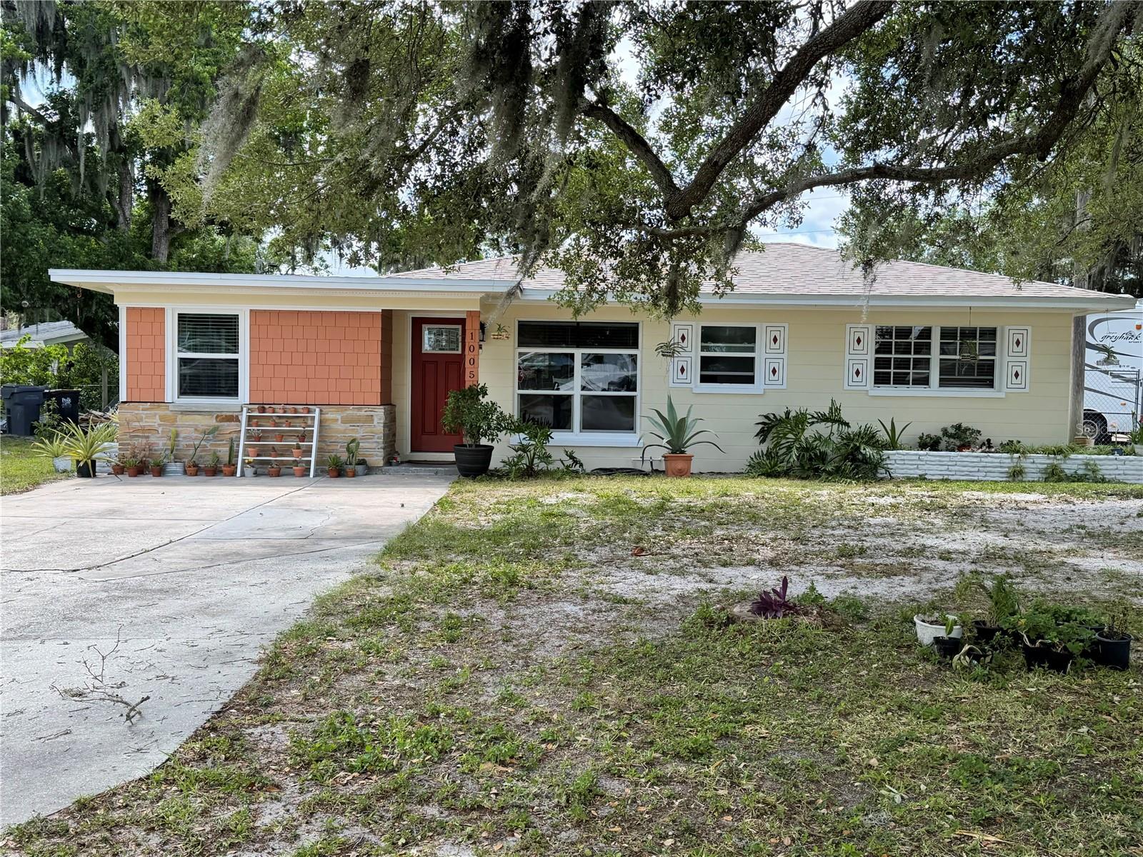 Photo of 1005 WAYNESVILLE AVENUE LAKELAND FL 33801