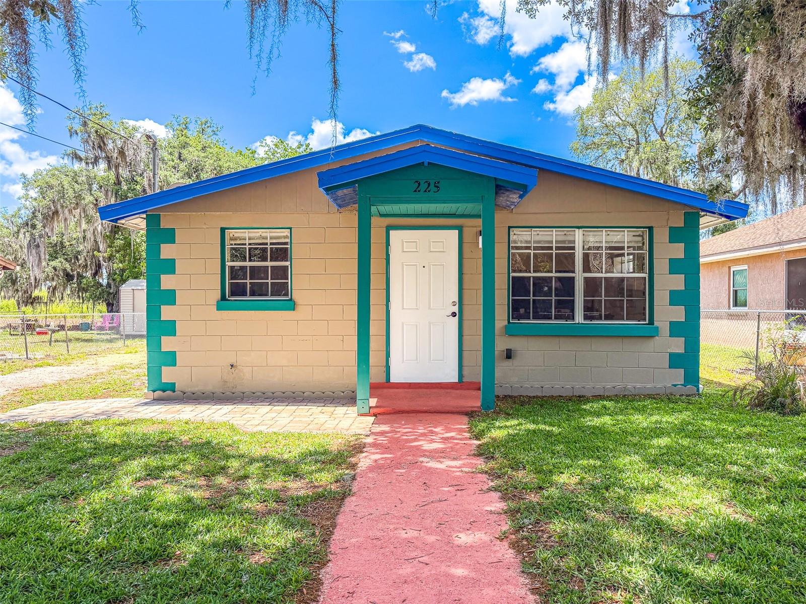Photo of 225 W NORTHSIDE DRIVE LAKE WALES FL 33853