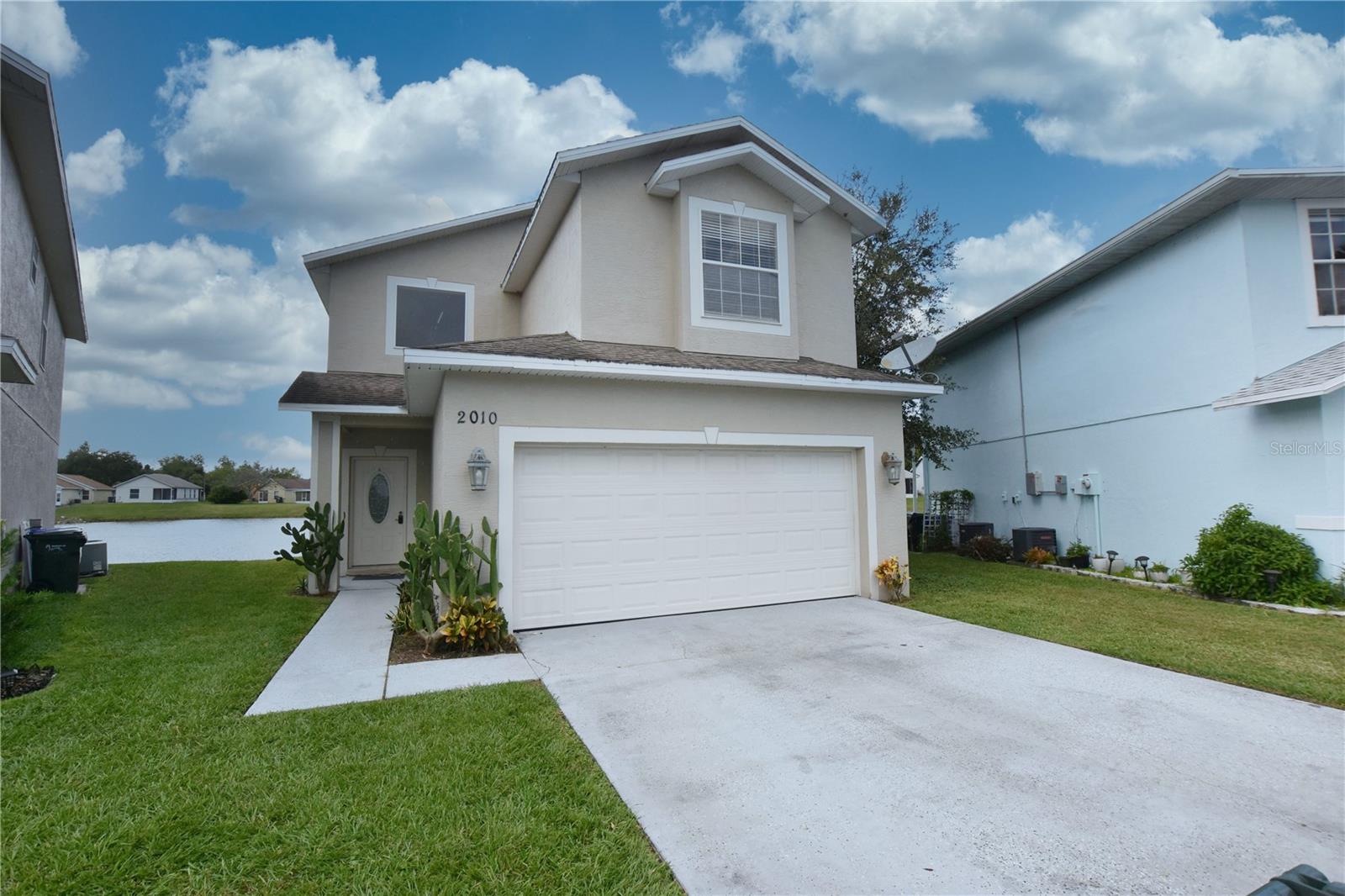 Photo of 2010 HATTERAS POINT LAKELAND FL 33813