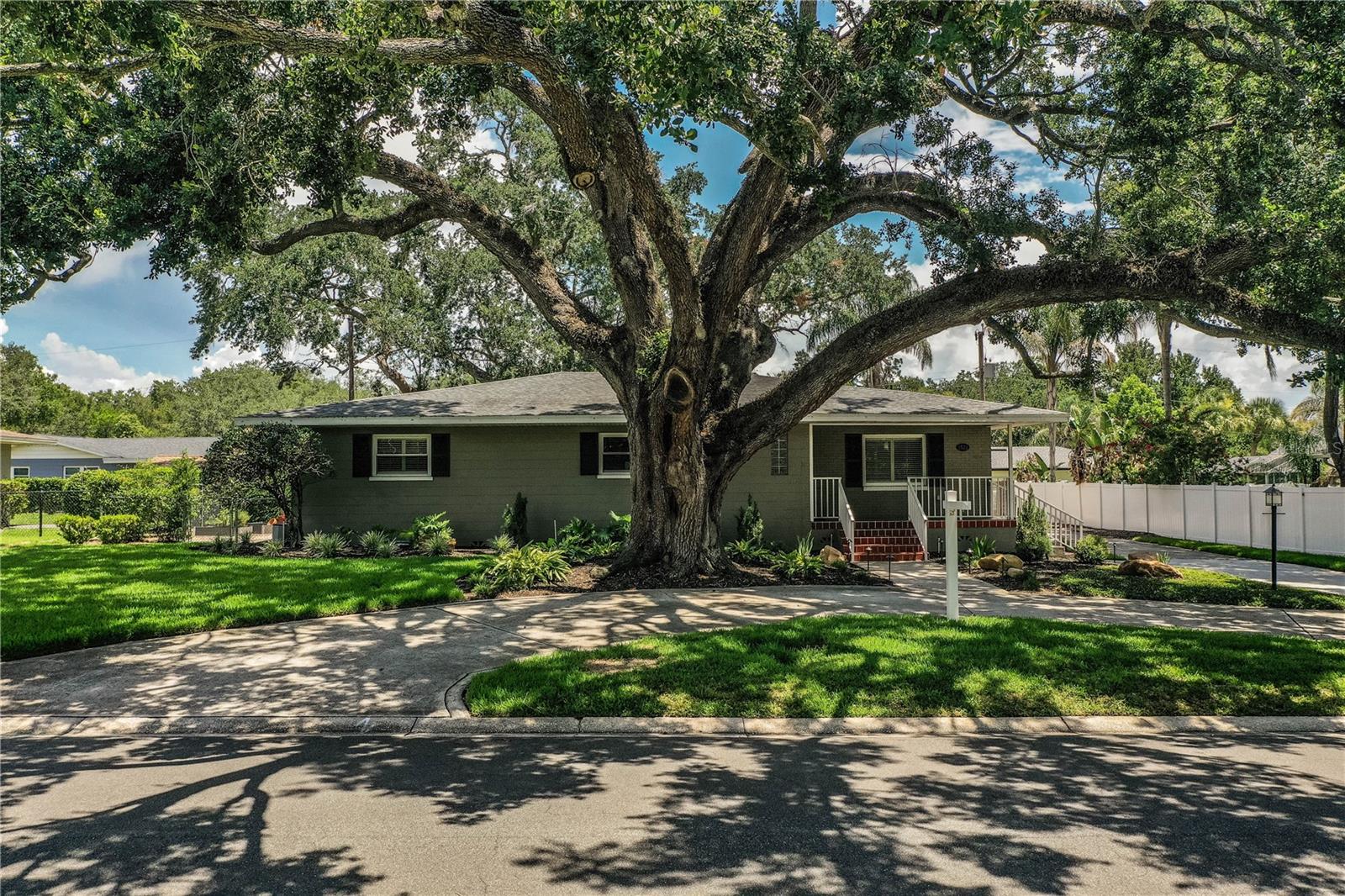 Photo of 1522 DEL CREST PLACE LAKELAND FL 33803