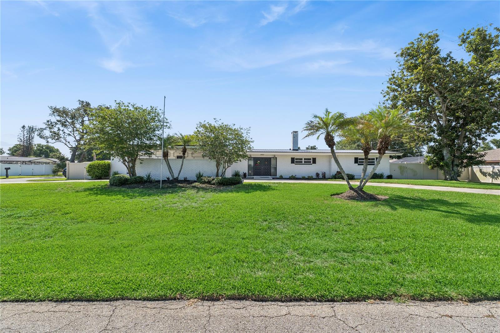 Photo of 2925 E LAKE HARTRIDGE DRIVE WINTER HAVEN FL 33881