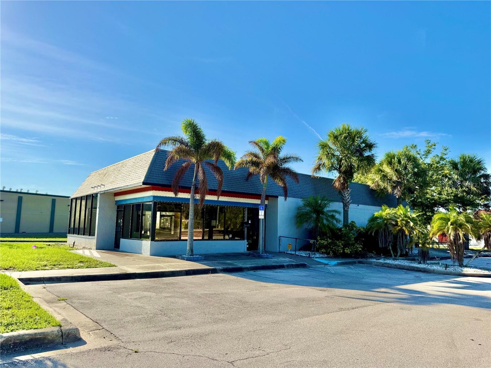 Photo of 1520 LAKEVIEW DRIVE SEBRING FL 33870