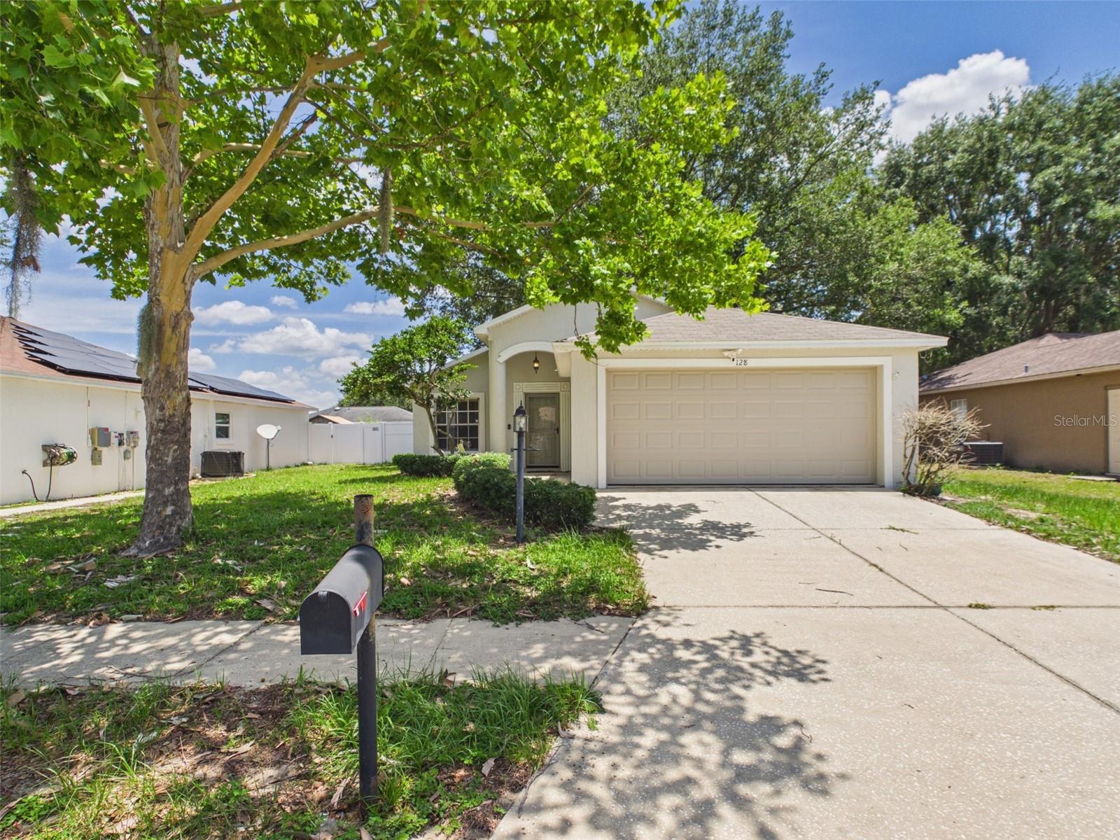 Photo of 128 EAGLE POINT BOULEVARD AUBURNDALE FL 33823