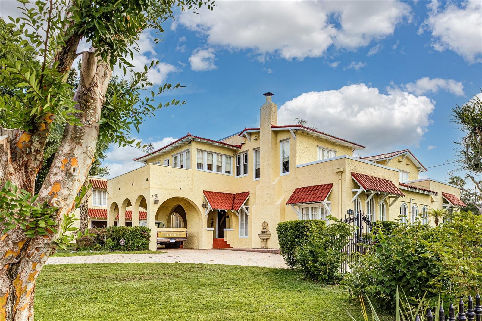 Photo of 845 E EDGEWOOD DRIVE LAKELAND FL 33803