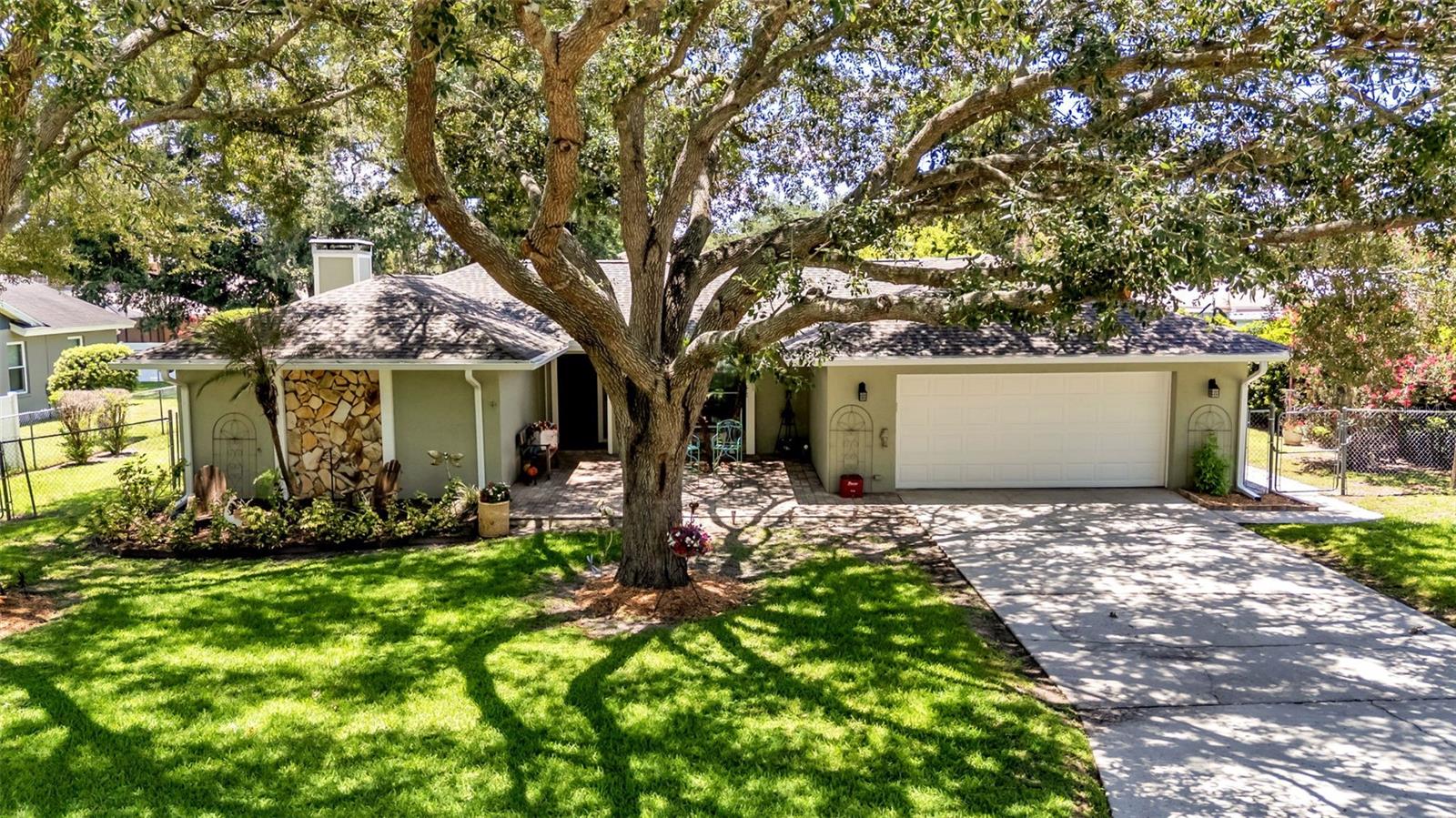Photo of 422 WILLOW RUN LAKELAND FL 33813