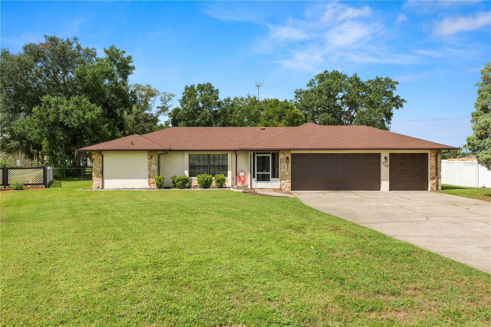 Photo of 717 CEDAR KNOLL DRIVE LAKELAND FL 33809