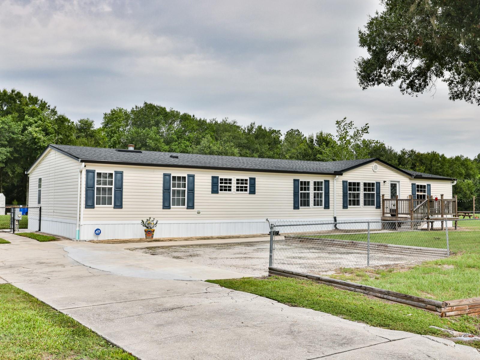 Photo of 1120 SADDLEWOOD BOULEVARD LAKELAND FL 33809