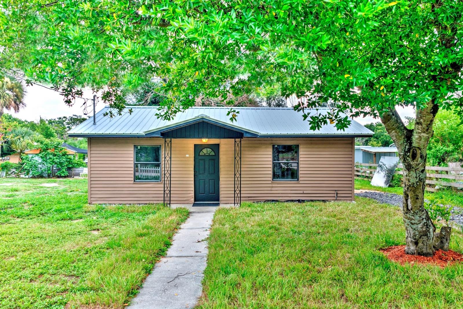Photo of 131 WIGGINS AVENUE AVON PARK FL 33825