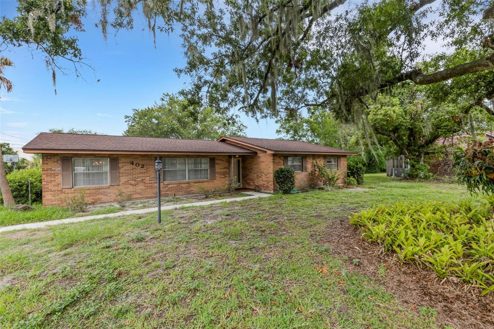 Photo of 402 ABERDEEN COURT LAKELAND FL 33813