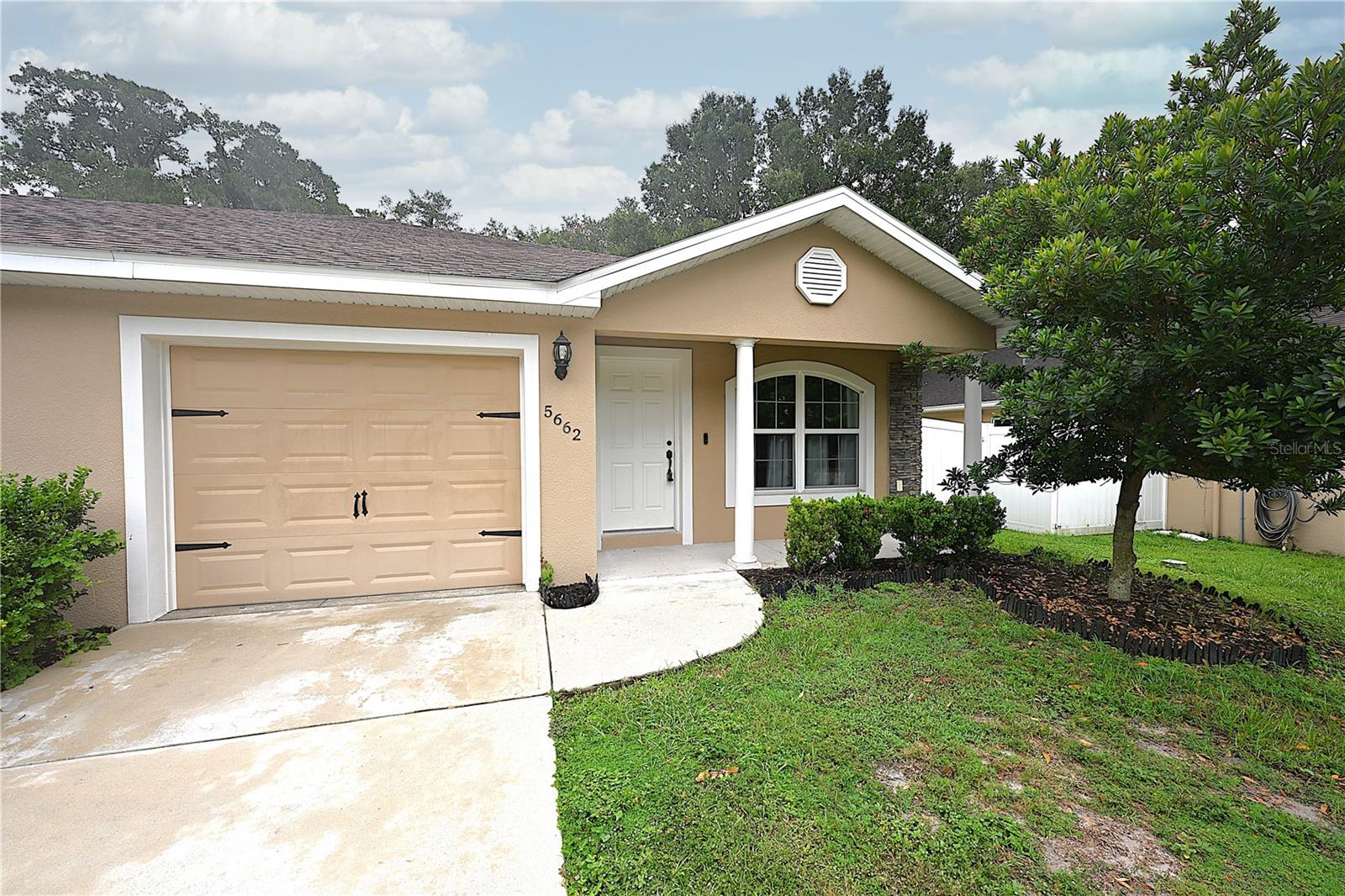 Photo of 5662 TOWER PALMS LANE LAKELAND FL 33811