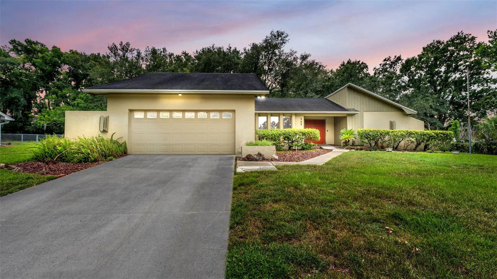 Photo of 717 WOODHILL DRIVE LAKELAND FL 33813