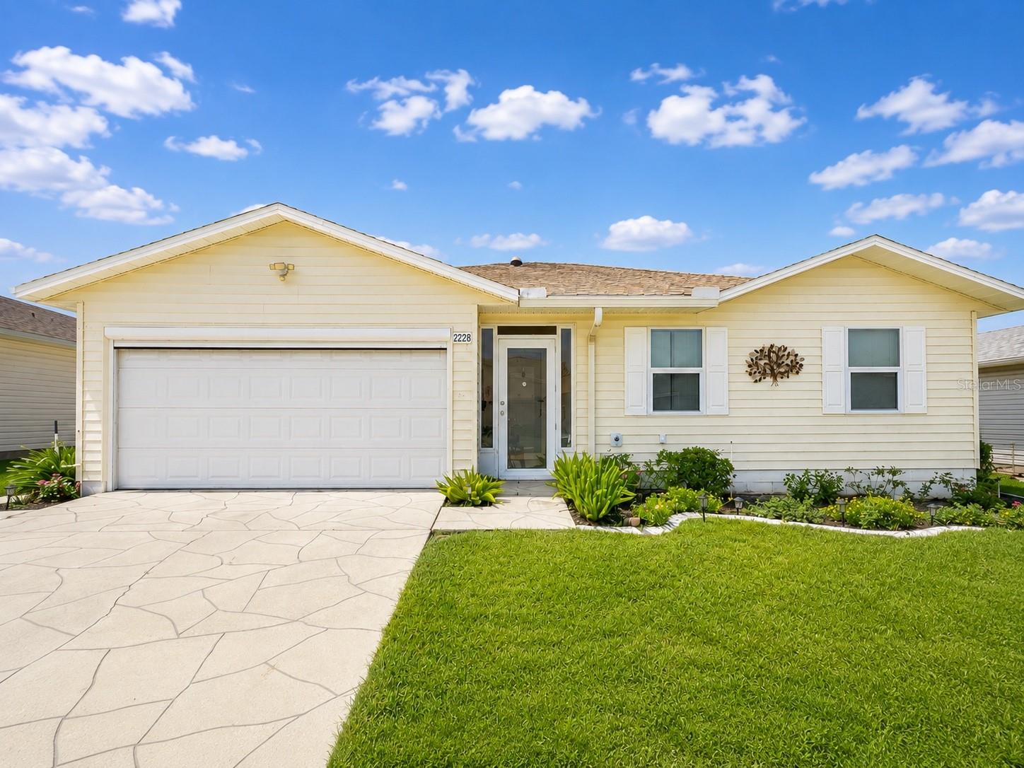 Photo of 2228 GRAND CYPRESS DRIVE LAKELAND FL 33810