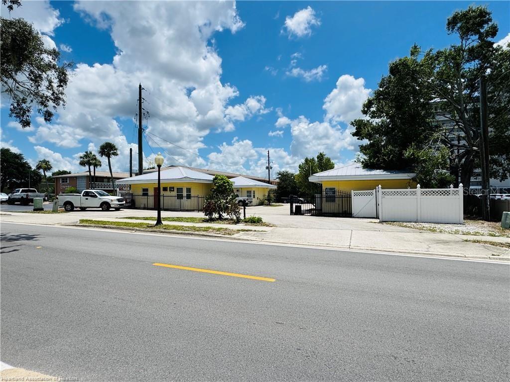 Photo of 2121 LAKEVIEW DRIVE SEBRING FL 33870