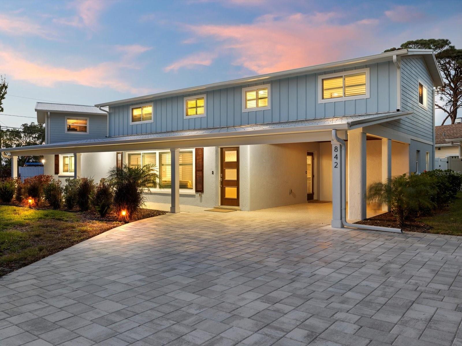 Photo of 842 NOKOMIS AVENUE VENICE FL 34285