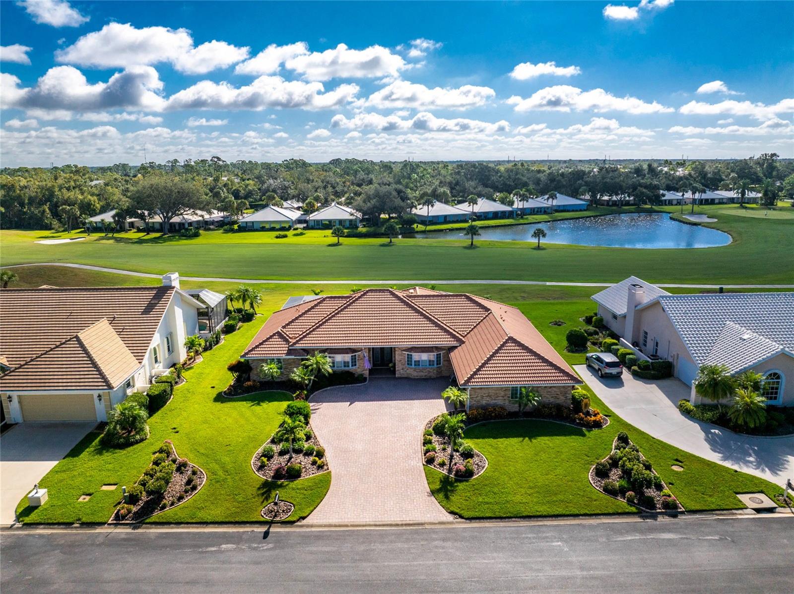Photo of 810 CARNOUSTIE DRIVE VENICE FL 34293