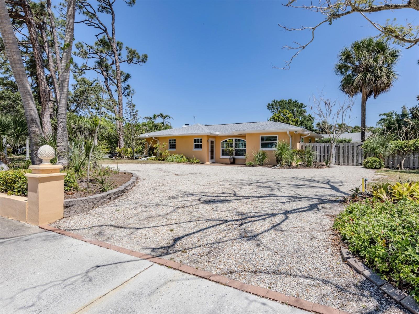 Photo of 337 HARBOR DRIVE VENICE FL 34285