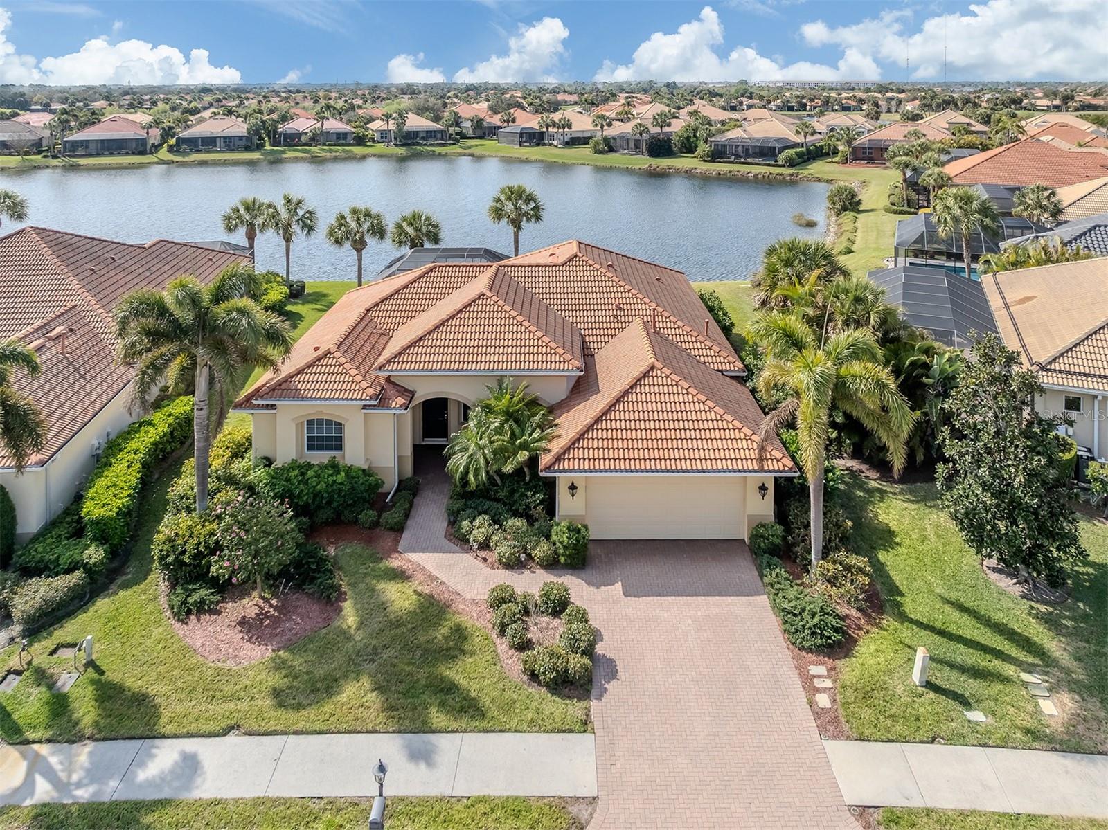 Photo of 193 MONTELLUNA DRIVE NORTH VENICE FL 34275