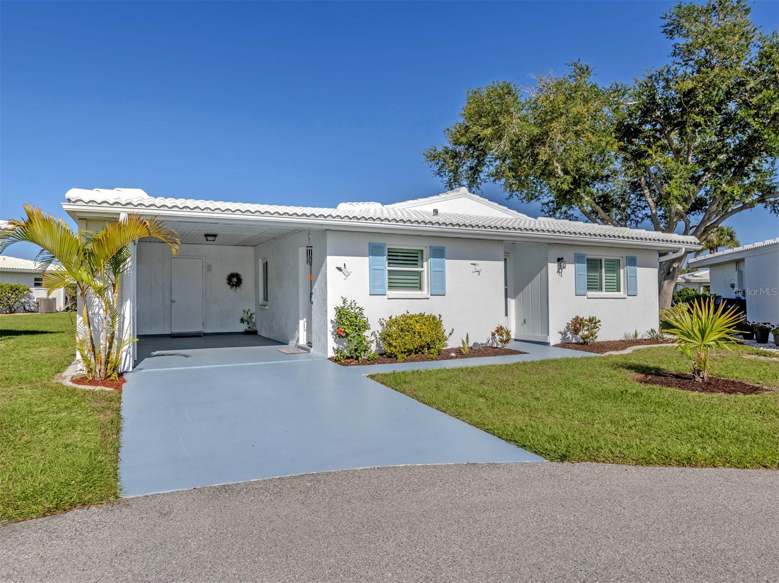 Photo of 414 CIRCLEWOOD DRIVE #H2 VENICE FL 34293
