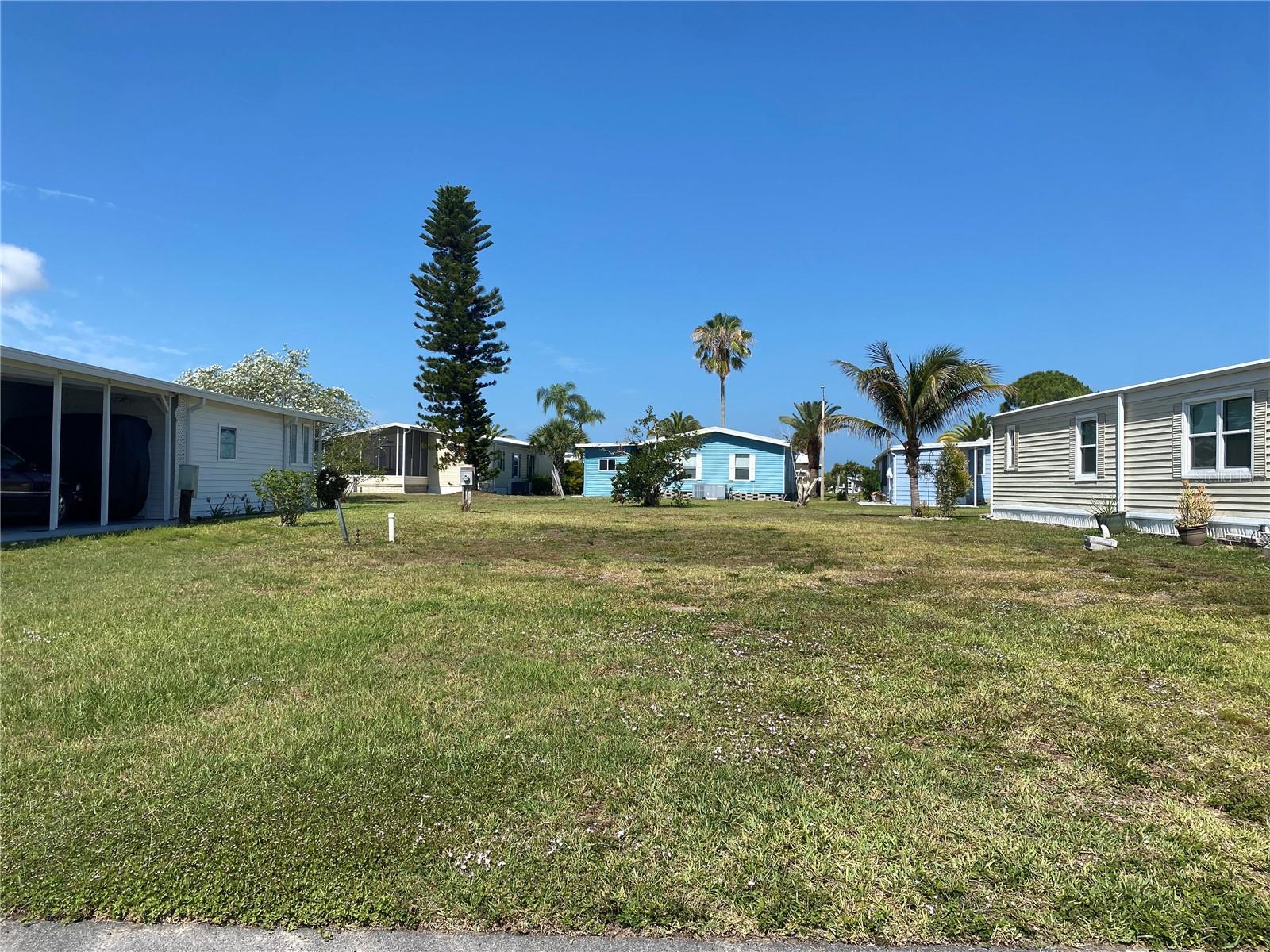 Photo of 530 PARKWOOD AVENUE NORTH PORT FL 34287