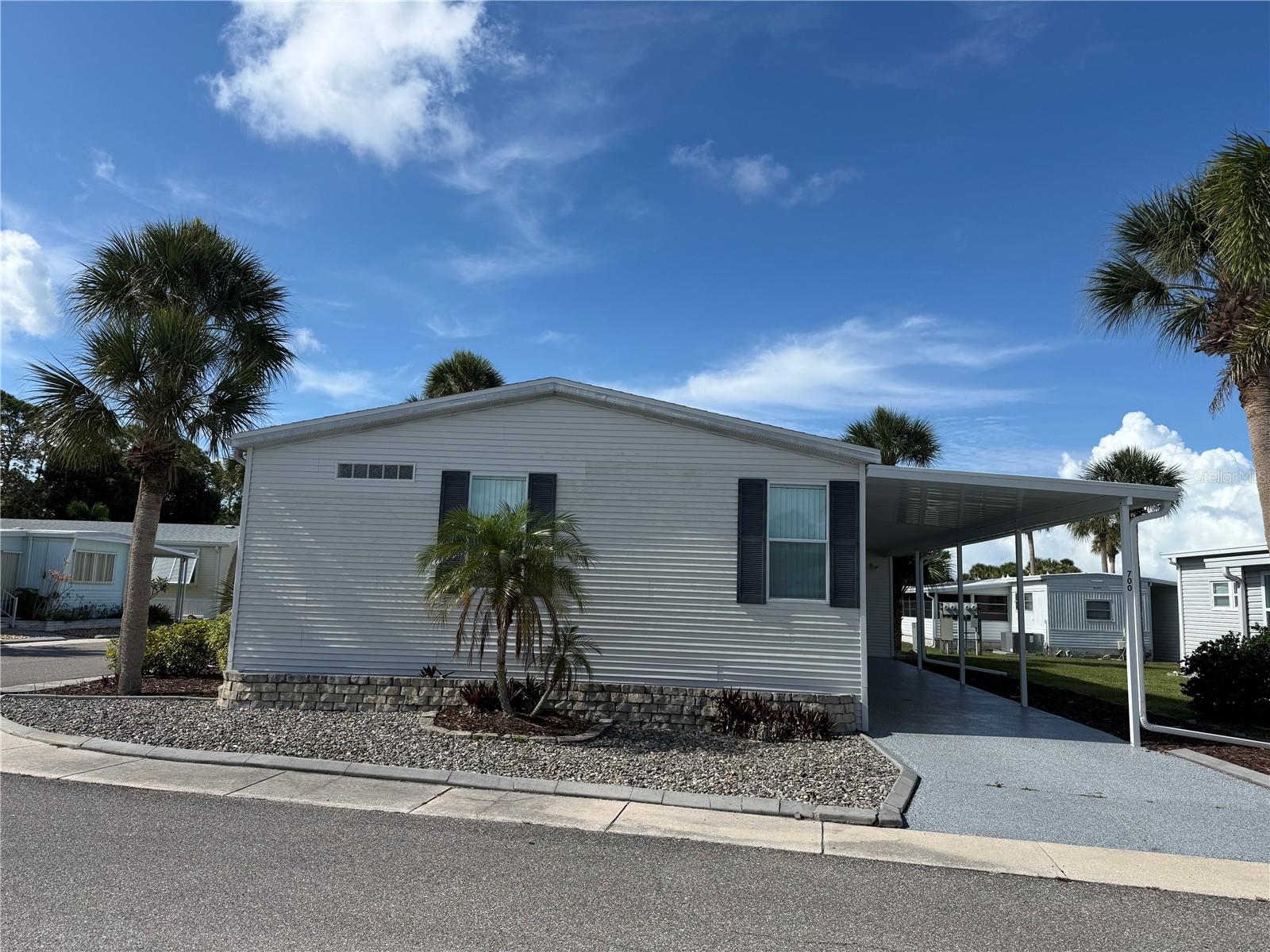 Photo of 700 DAHLIA DRIVE VENICE FL 34293