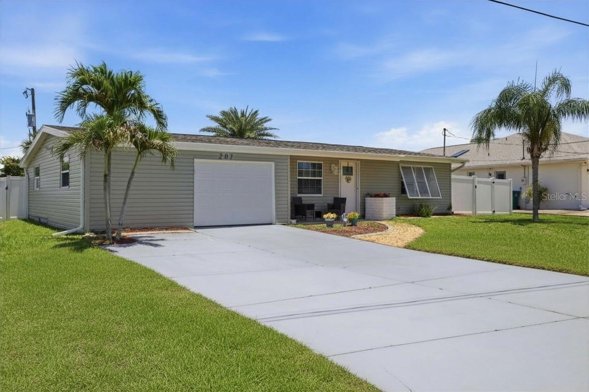 Photo of 201 E TARPON BLVD NW PORT CHARLOTTE FL 33952