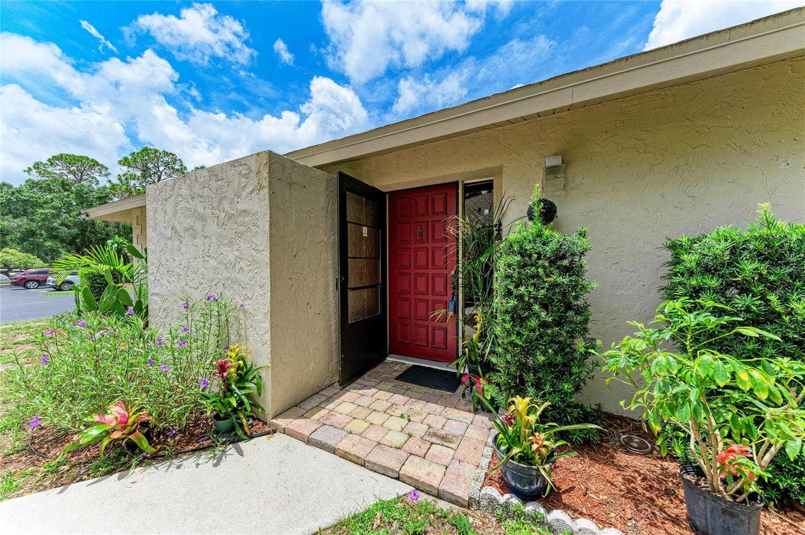 Photo of 764 N JEFFERSON AVENUE #764 SARASOTA FL 34237