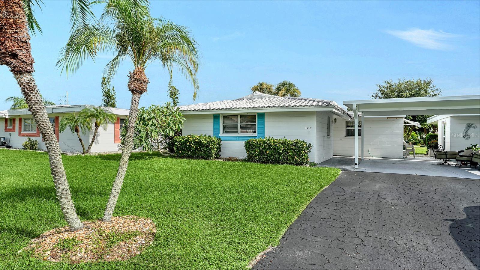 Photo of 1523 LAKESIDE DRIVE #15 VENICE FL 34293