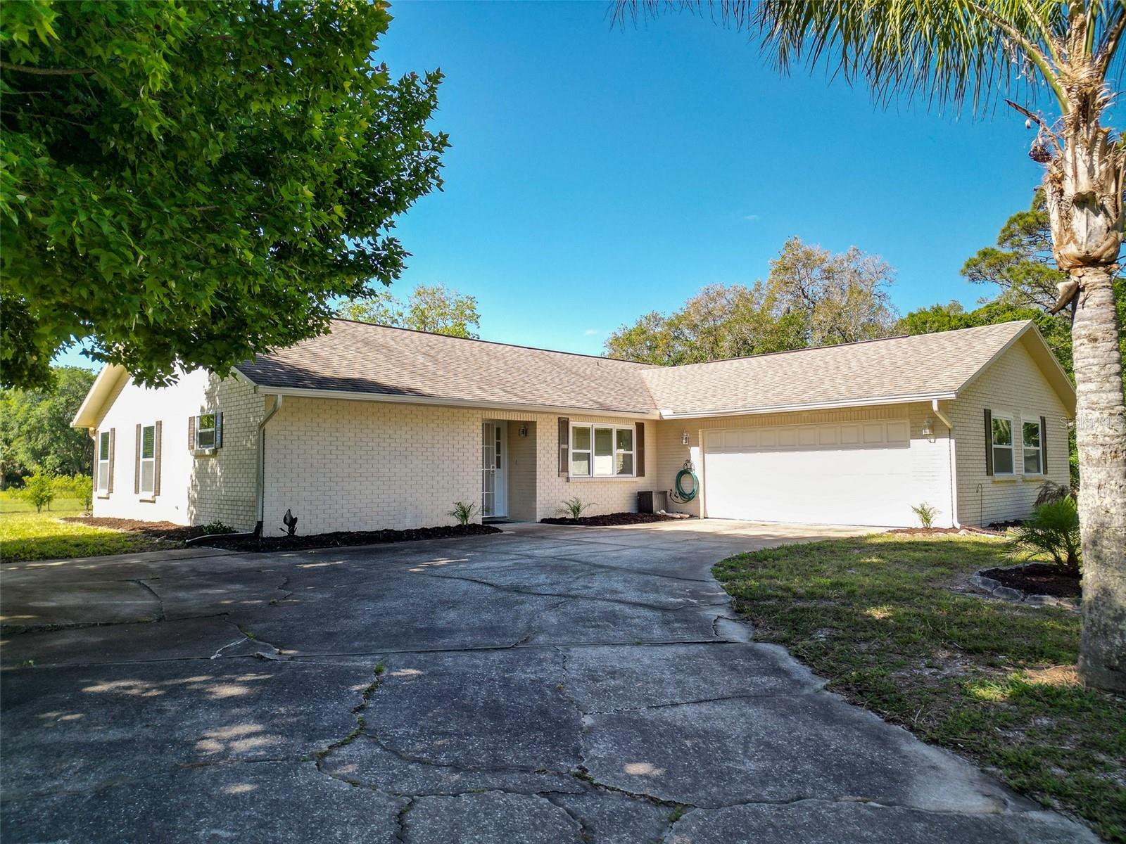Photo of 479 MAYTOWN ROAD OAK HILL FL 32759