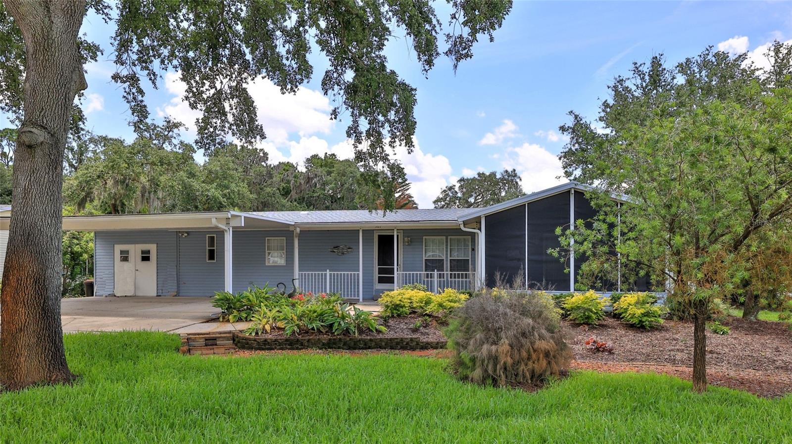 Photo of 301 MARSH LANDING LOOP OAK HILL FL 32759