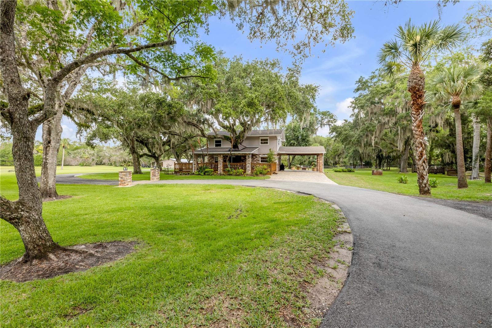 Photo of 800 HIDDEN OAKS LANE OAK HILL FL 32759