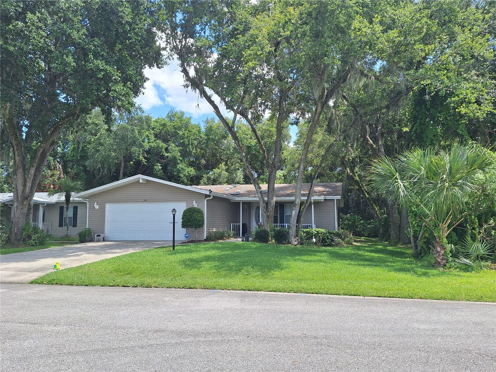 Photo of 301 WATER LANDING DRIVE OAK HILL FL 32759