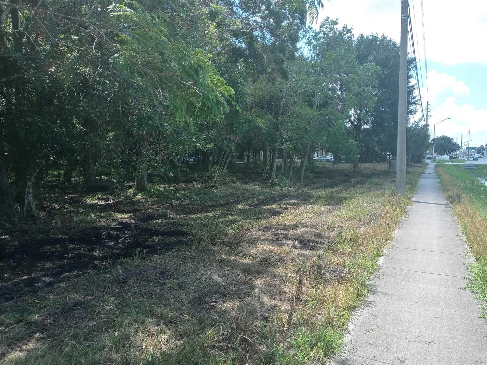 Photo of 1427 N SEMORAN BOULEVARD ORLANDO FL 32807