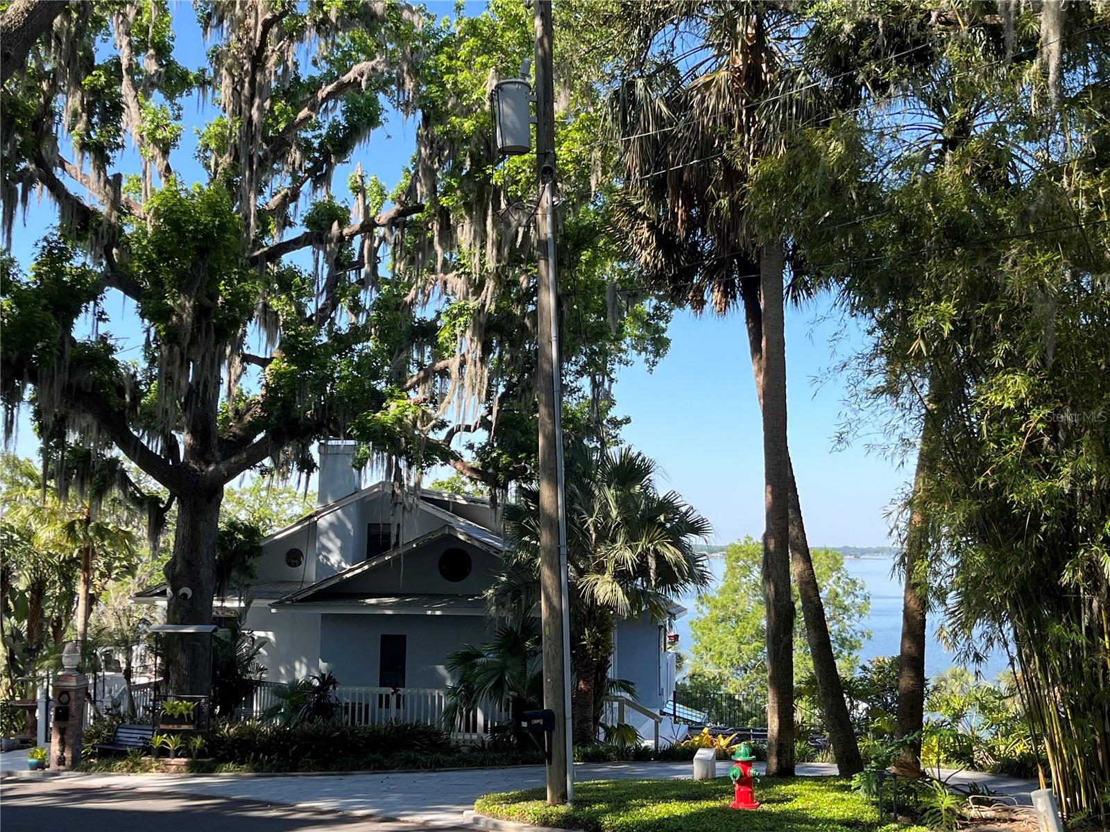 Photo of 629 HELEN STREET MOUNT DORA FL 32757
