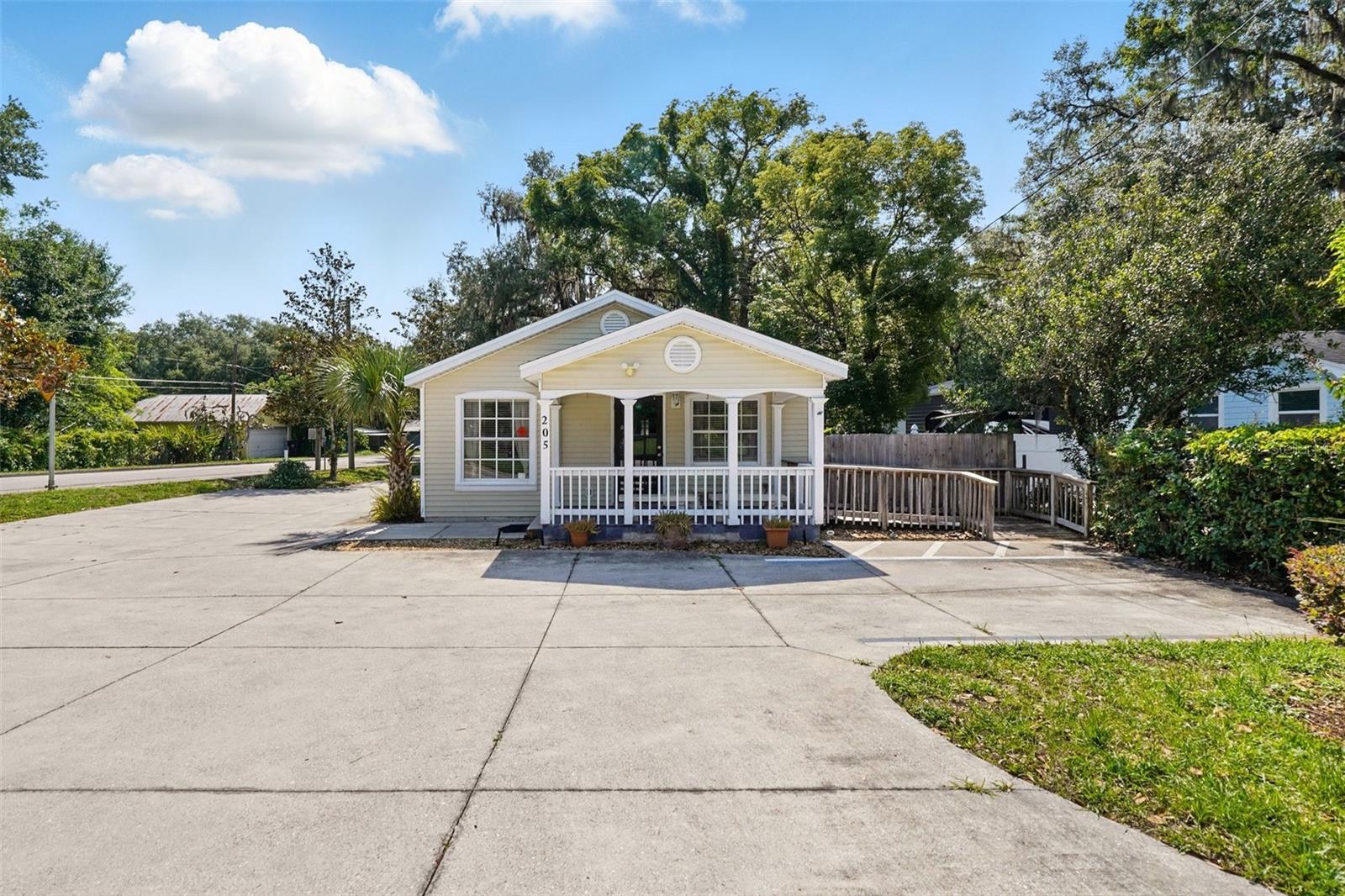 Photo of 205 S HIGHLAND AVENUE APOPKA FL 32703