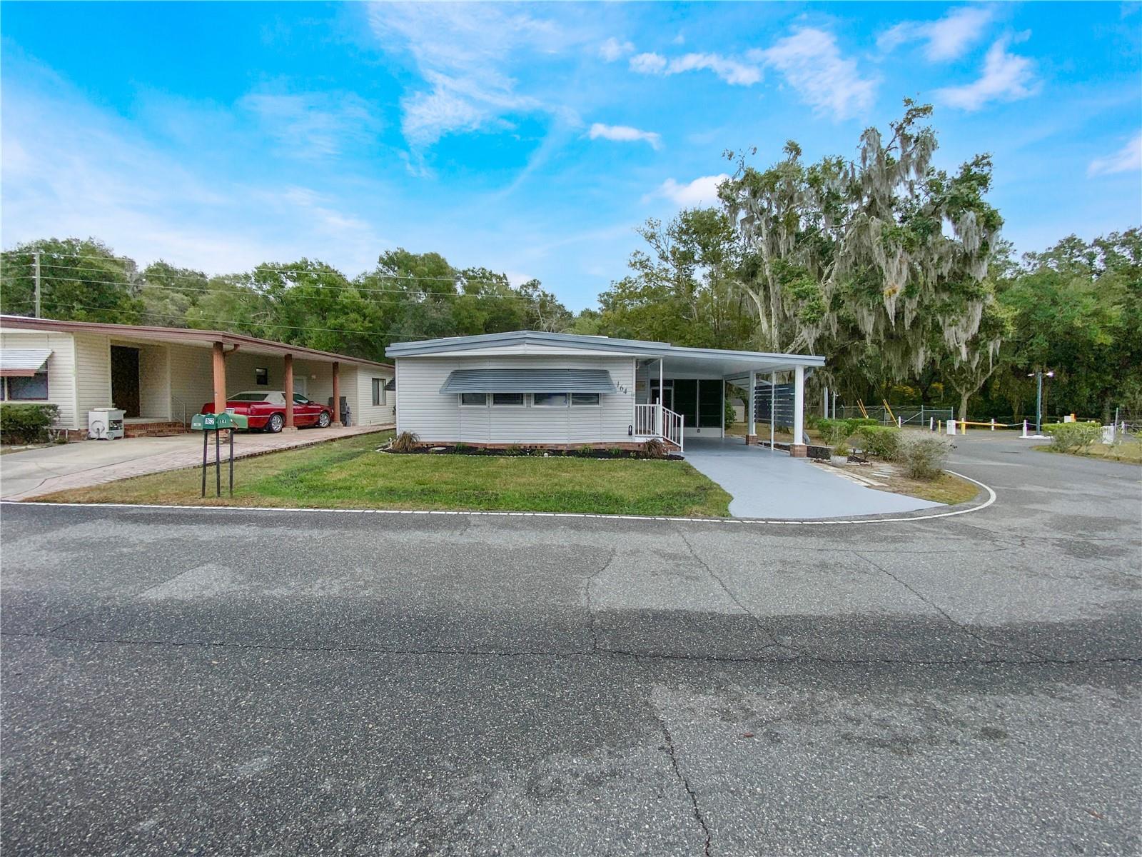 Photo of 164 ROYAL PALM DRIVE LEESBURG FL 34748