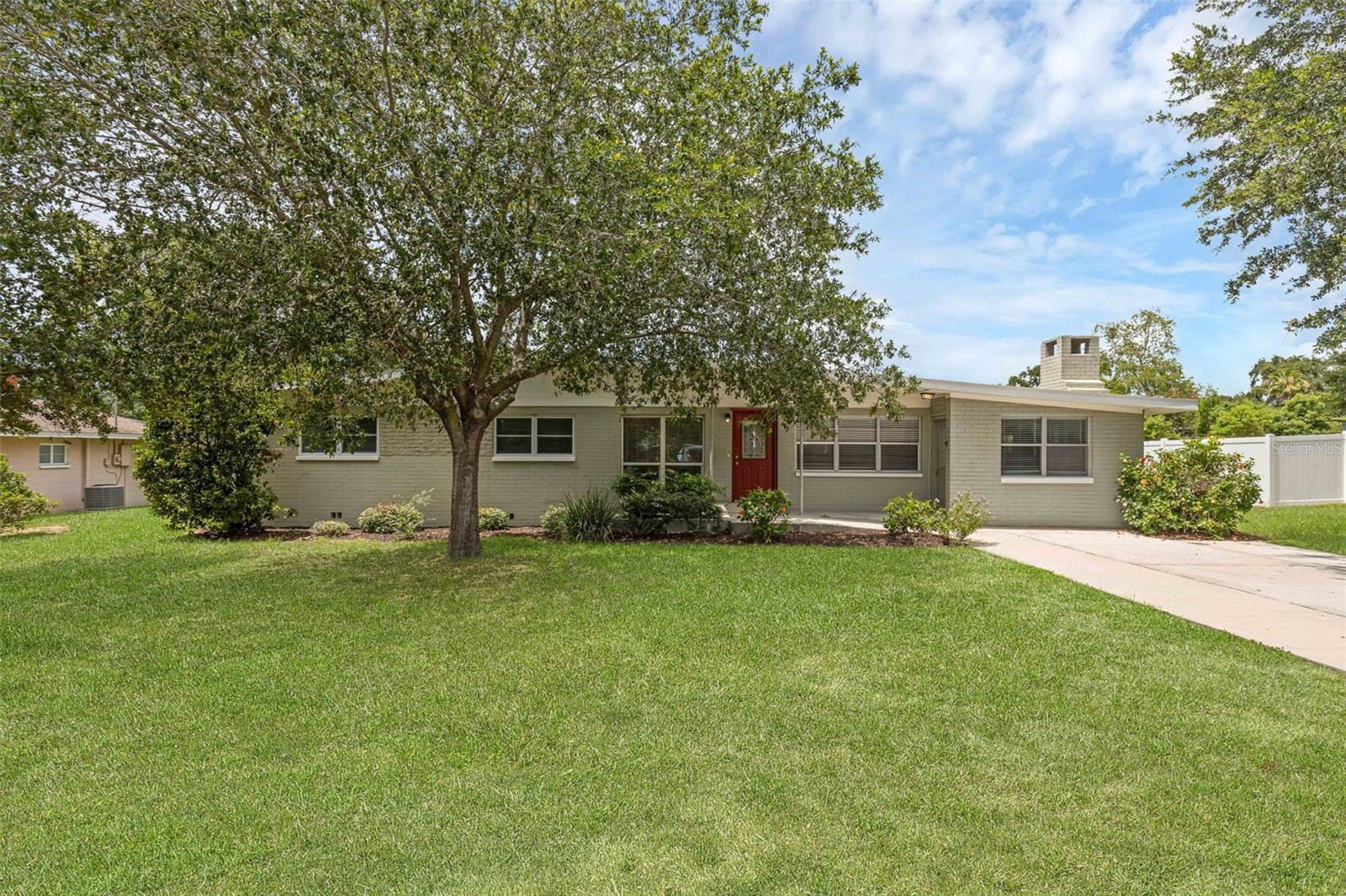 Photo of 203 E LAKEVIEW AVENUE EUSTIS FL 32726