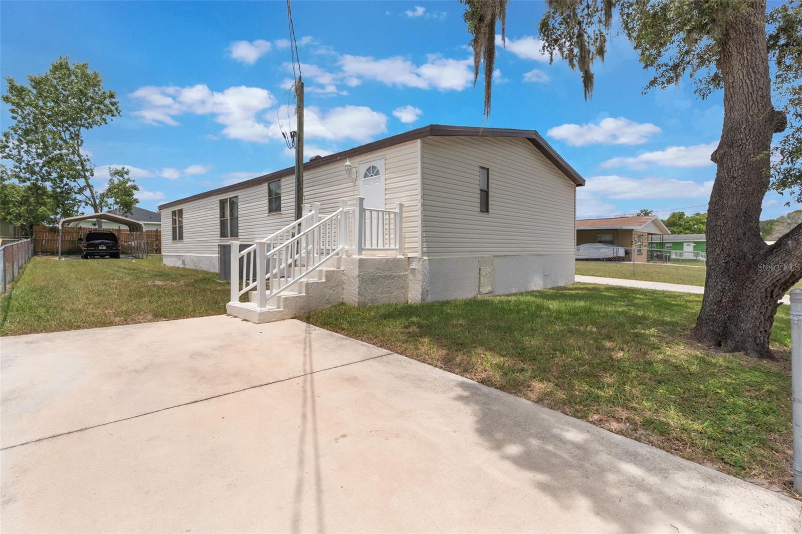 Photo of 127 E NORTHSIDE DRIVE LAKE WALES FL 33853