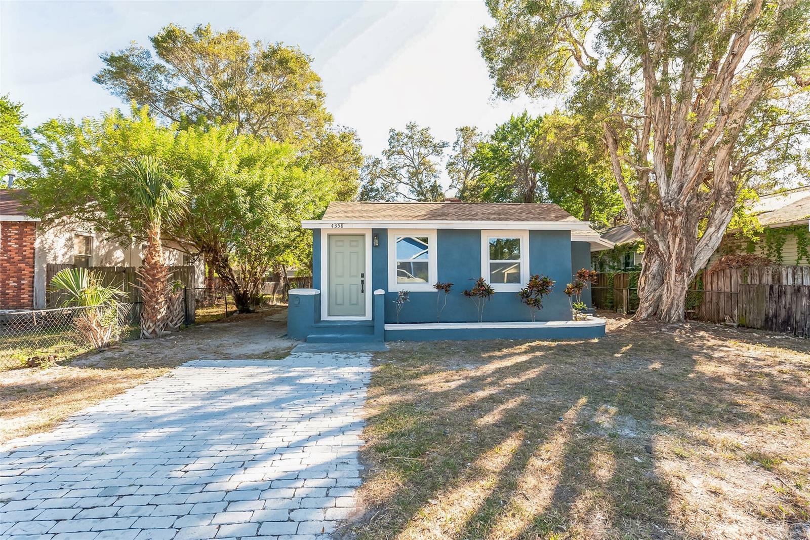 Photo of 3458 QUEENSBORO AVENUE ST PETERSBURG FL 33711