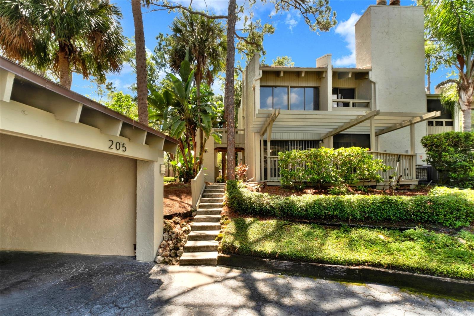 Photo of 105 FAIRWAY DRIVE LONGWOOD FL 32779