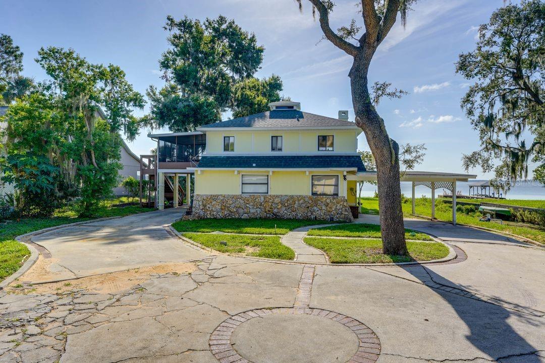 Photo of 900 N HARBOR TERRACE TAVARES FL 32778