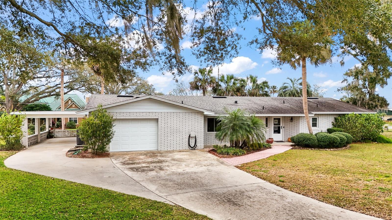 Photo of 803 N SHORE DRIVE LEESBURG FL 34748