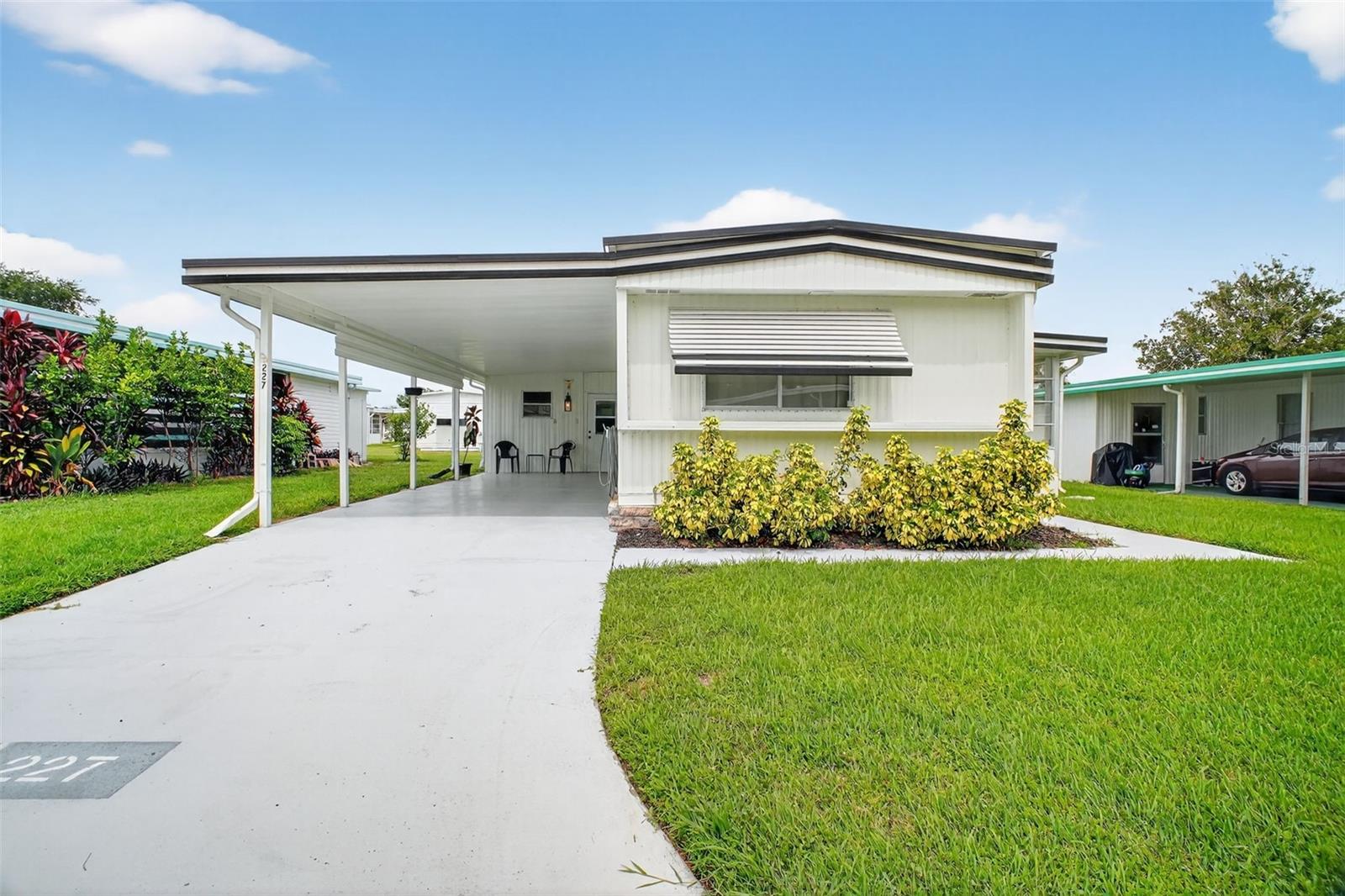 Photo of 227 PARADISE LEESBURG FL 34788
