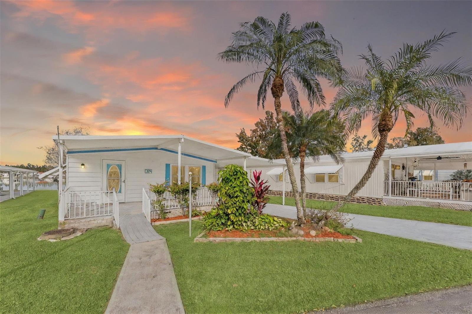 Photo of 314 LAKEVIEW DRIVE OSTEEN FL 32764
