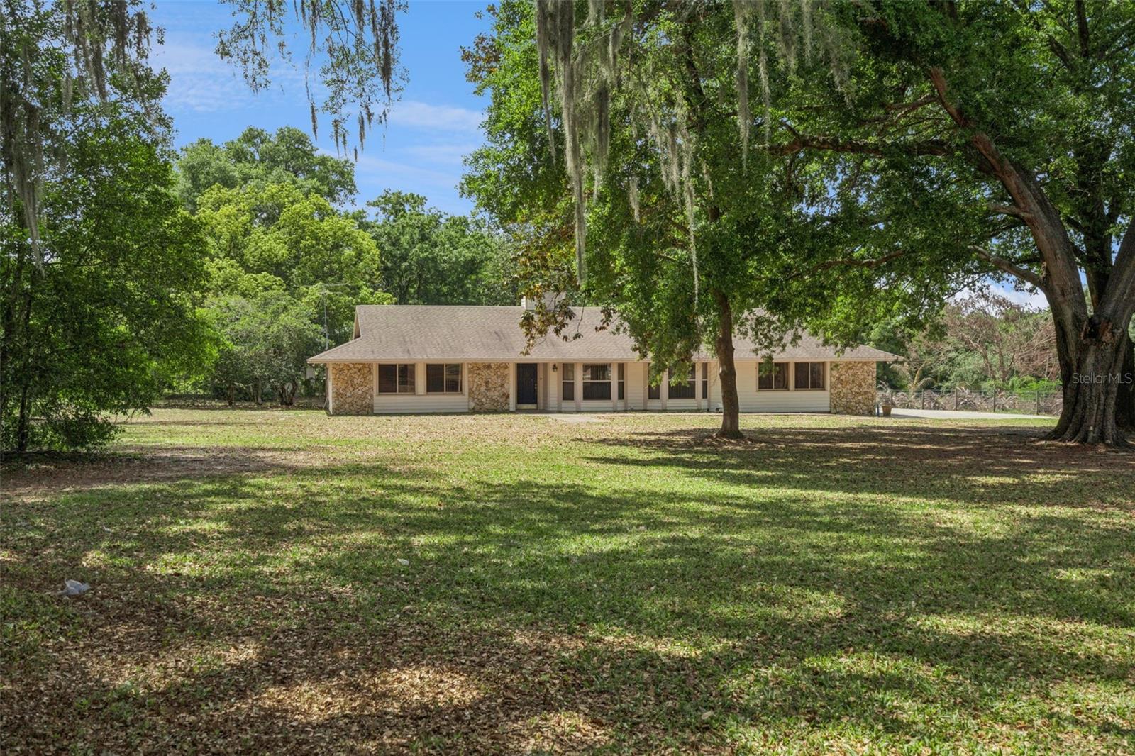Photo of 624 HULL ISLAND DRIVE OAKLAND FL 34787